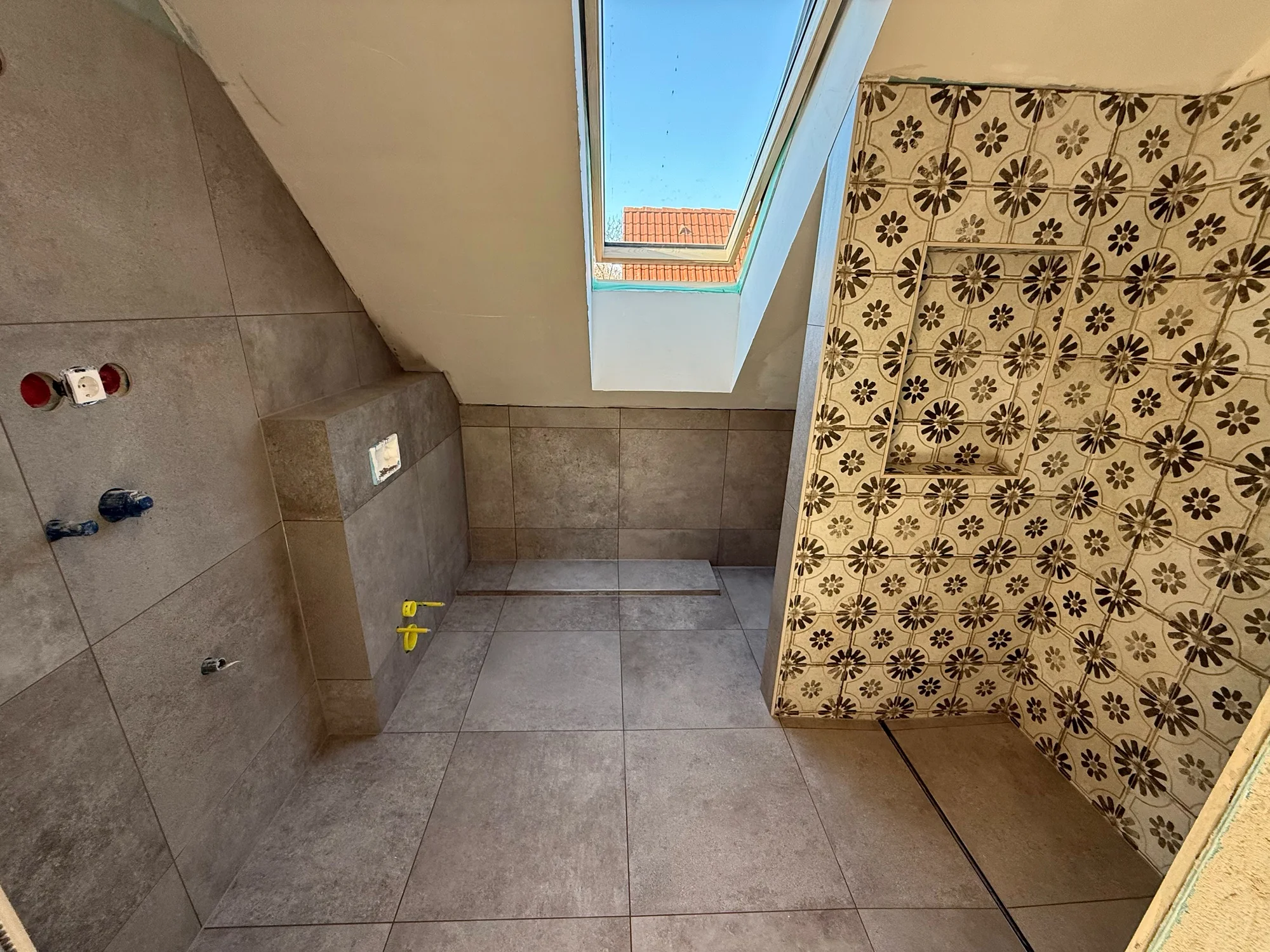 Zamárdi – tiling project, stone effects and fine details