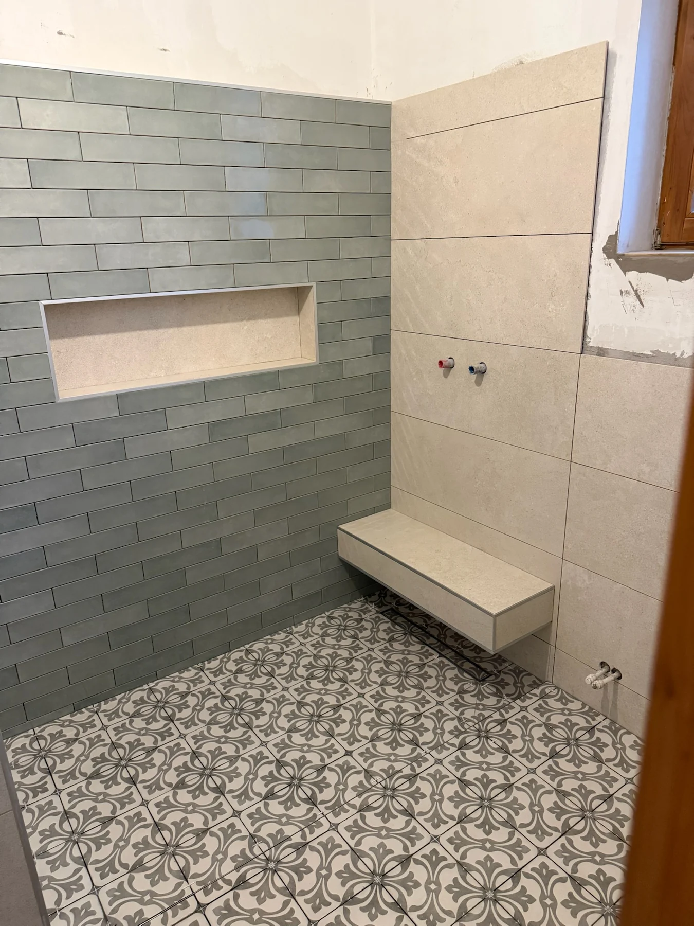 Biatorbágy – completed tiling